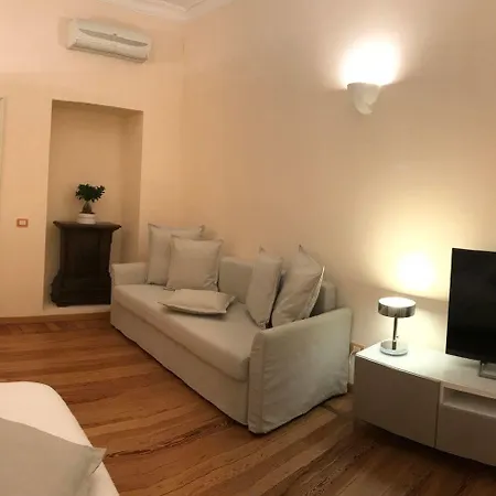 Antica Leonardo 3* מילאנו
